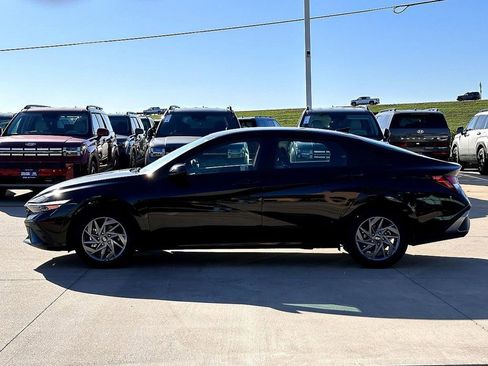 Used 2024 Hyundai Elantra SEL image 4