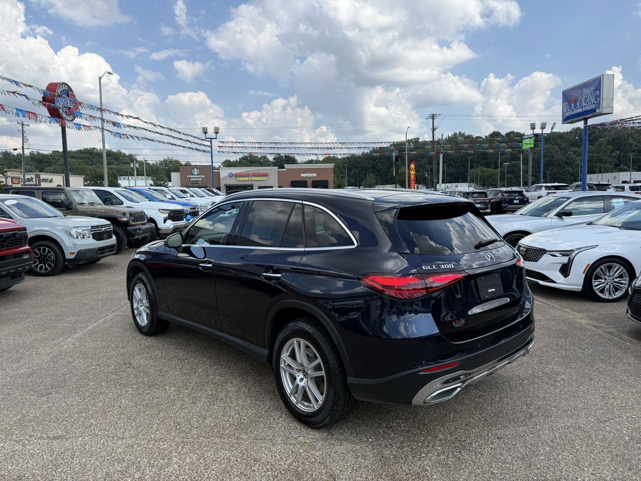 Used 2023 Mercedes-Benz GLC 300 4MATIC image 4
