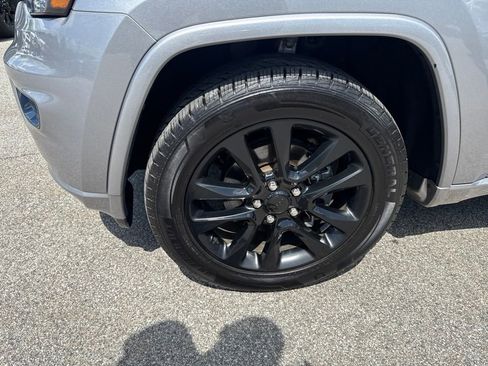 Used 2020 Jeep Grand Cherokee Altitude AWD/4WD image 10