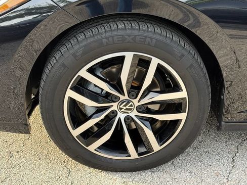 Used 2025 Volkswagen Jetta SE w/ Sunroof Package FWD image 10