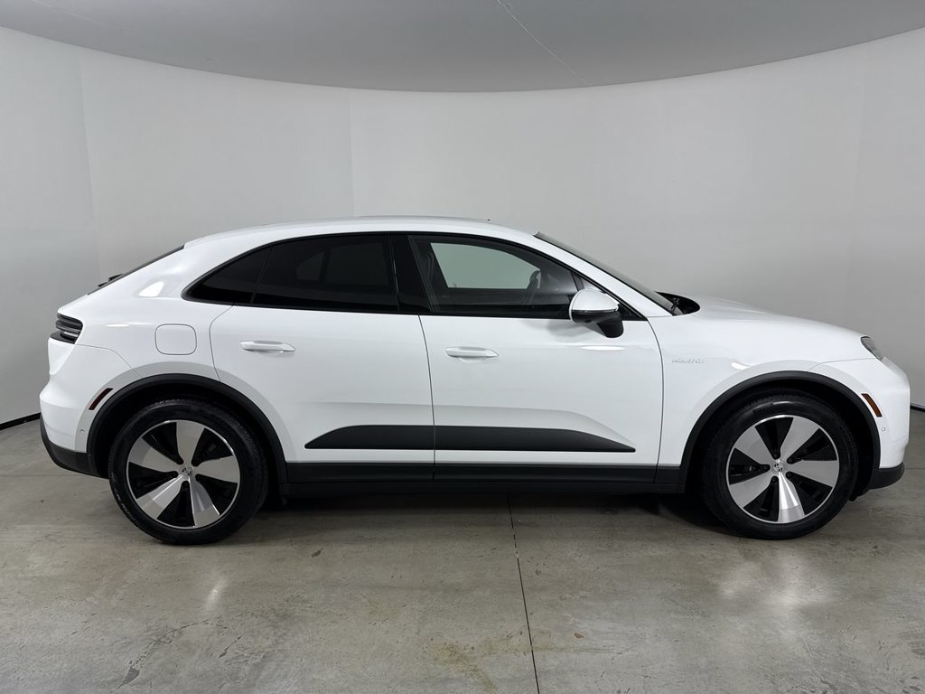 Certified 2025 Porsche Macan 4 Electric AWD/4WD image 8