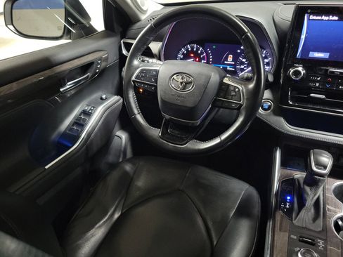 Used 2020 Toyota Highlander Limited image 13