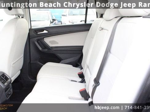 Used 2019 Volkswagen Tiguan SE w/ Panoramic Sunroof Package image 31