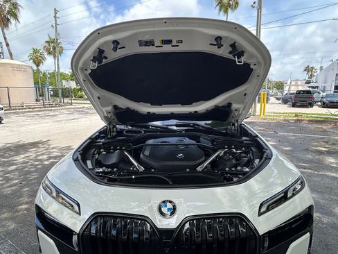 Used 2025 BMW 740i xDrive AWD/4WD image 32