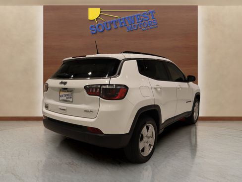 Used 2022 Jeep Compass Latitude image 4