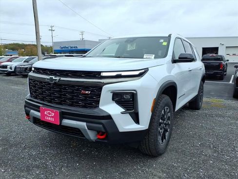 New 2026 Chevrolet Traverse Z71 w/ Driver Confidence Package image 3