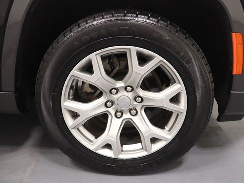 Used 2022 Jeep Wagoneer Series II AWD/4WD image 30