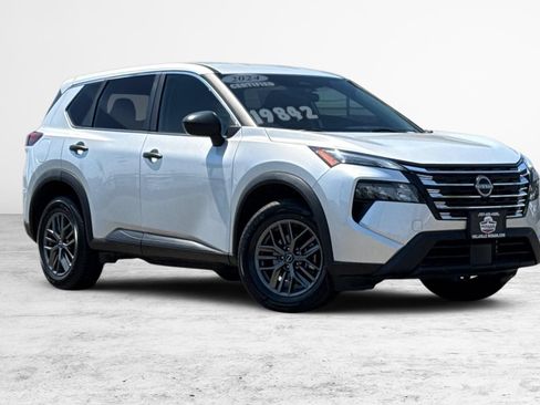 Used 2024 Nissan Rogue S FWD image 2