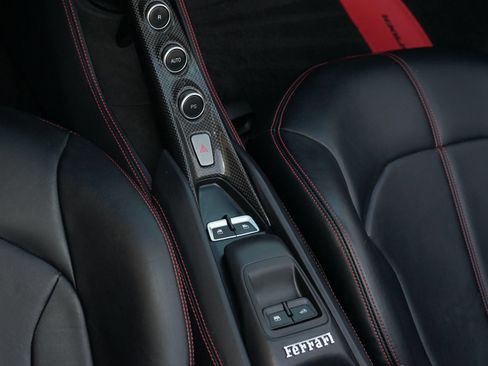 Used 2021 Ferrari F8 Tributo RWD image 10