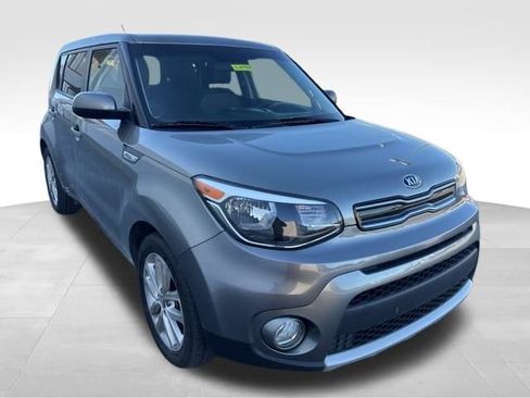 Used 2019 Kia Soul + image 1