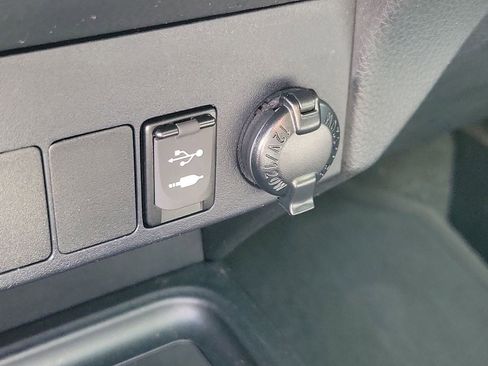 Used 2018 Toyota RAV4 XLE FWD image 29