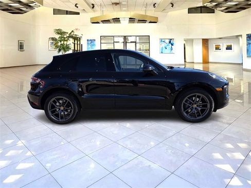 Used 2023 Porsche Macan image 7