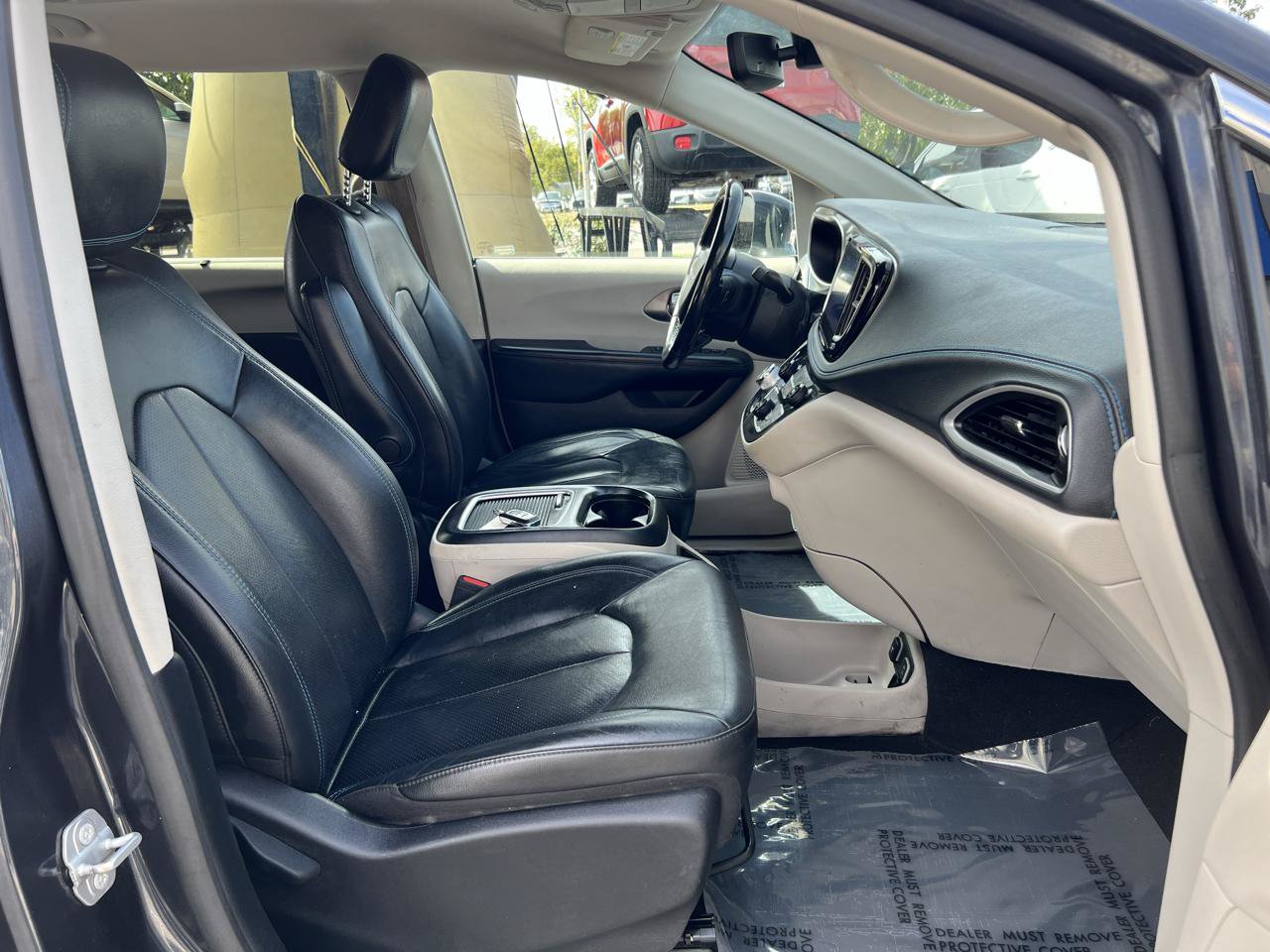 Used 2021 Chrysler Pacifica Touring-L FWD image 16