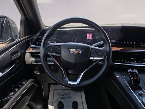 Used 2024 Cadillac Escalade Luxury RWD image 12