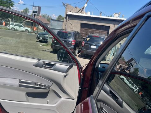 Used 2012 Subaru Forester 2.5X Premium w/ Popular Pkg 2 AWD/4WD image 10