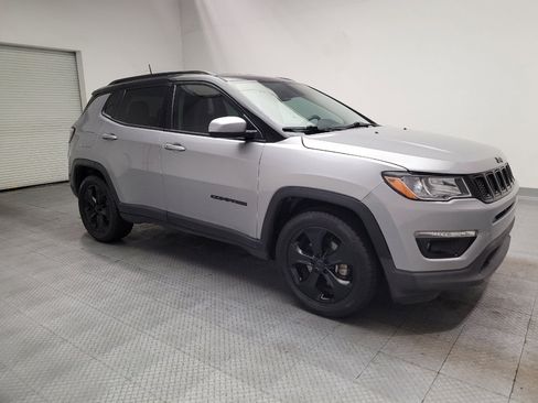 Used 2018 Jeep Compass Latitude FWD image 11