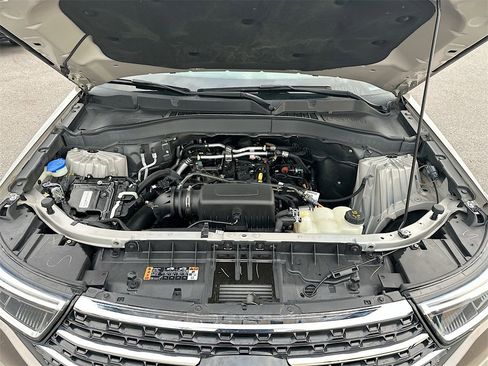 Used 2021 Ford Explorer XLT image 29