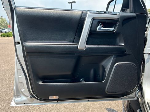 Used 2020 Toyota 4Runner SR5 Premium w/ Moonroof Package AWD/4WD image 29