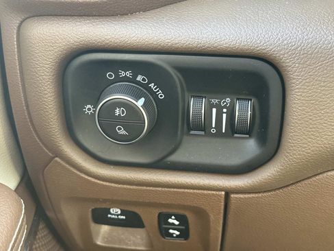 Used 2019 RAM 1500 Laramie image 26