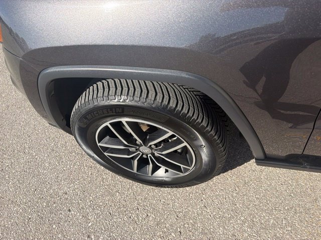Used 2017 Jeep Grand Cherokee Trailhawk w/ Trailhawk Luxury Group AWD/4WD image 35