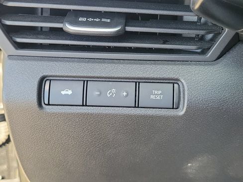 Used 2025 Nissan Altima 2.5 SV FWD image 21