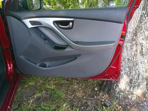 Used 2014 Hyundai Elantra SE FWD image 23