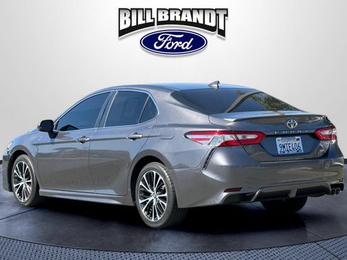 Used 2020 Toyota Camry SE FWD image 5