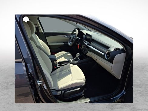 Used 2023 Kia Forte LXS w/ LXS Technology Package FWD image 11