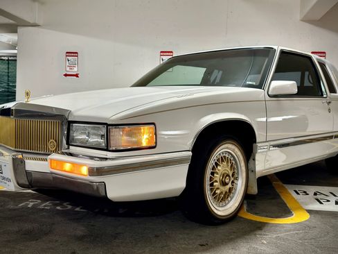 Used 1991 Cadillac Fleetwood Coupe FWD image 3
