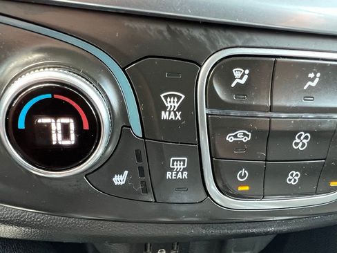 Used 2020 Chevrolet Traverse LT image 43