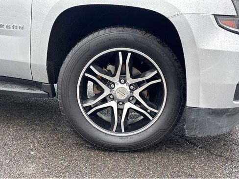 Used 2019 Chevrolet Suburban LT AWD/4WD image 4