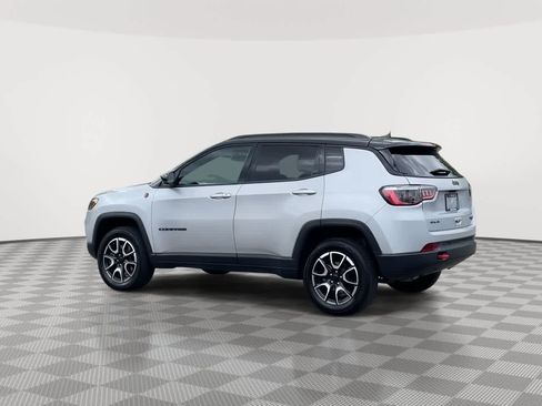 Used 2024 Jeep Compass Trailhawk AWD/4WD image 6