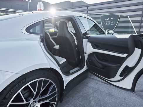 Used 2023 Porsche Taycan 4S w/ Premium Package image 25