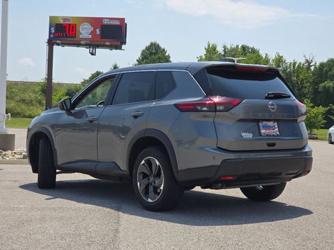 Used 2024 Nissan Rogue SV FWD image 9