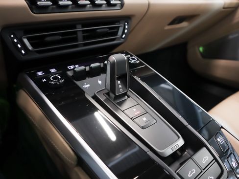 Used 2024 Porsche 911 Carrera S w/ Premium Package image 19