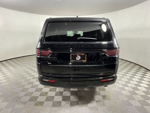 Used 2025 Jeep Wagoneer Series II w/ Premium Group I image 8