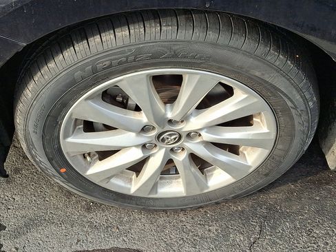 Used 2018 Toyota Camry LE image 7