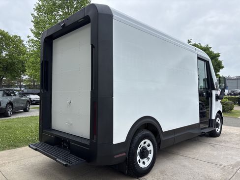 Used 2024 Chevrolet Brightdrop 400 w/ Commercial Equipment Package AWD/4WD image 3