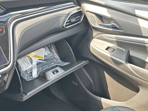 Certified 2023 Chevrolet Bolt EUV Premier w/ Sun & Sound Package FWD image 31