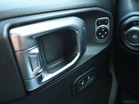 Used 2020 Jeep Wrangler Sport image 36