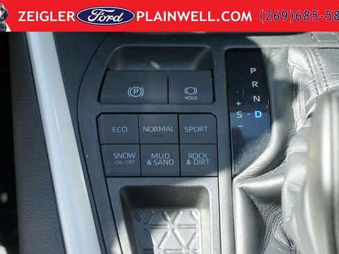 Used 2021 Toyota RAV4 XLE AWD/4WD image 21