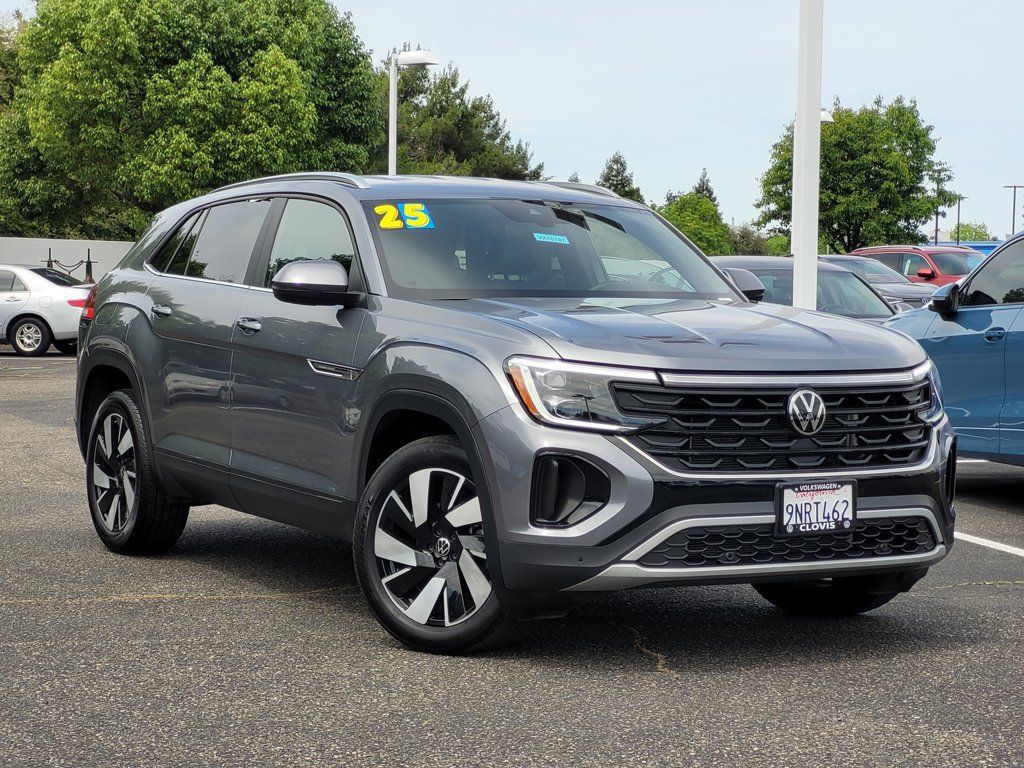 Used 2025 Volkswagen Atlas Cross Sport SE FWD image 2