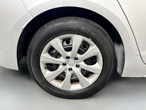 Used 2020 Toyota Corolla LE image 32