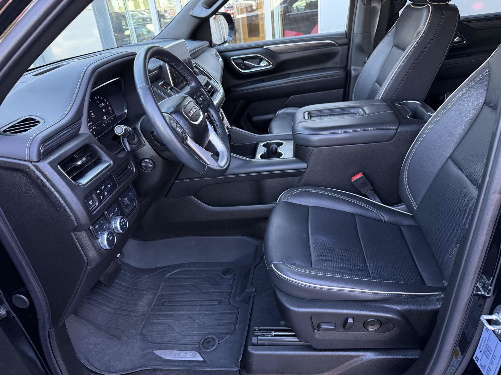 Used 2024 GMC Yukon SLT w/ SLT Luxury Package AWD/4WD image 12