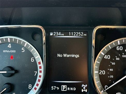 Used 2018 Nissan Titan SV image 10