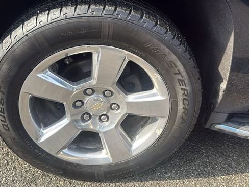 Used 2017 Chevrolet Suburban Premier image 12