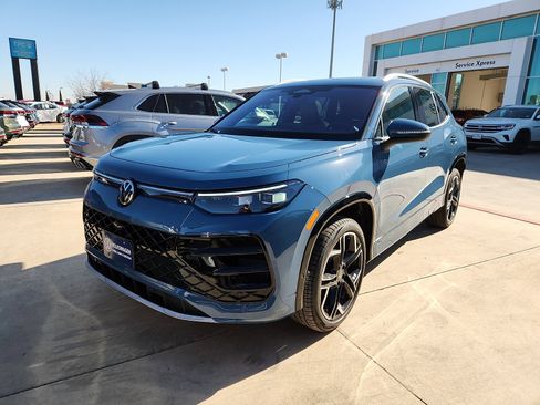 New 2026 Volkswagen Tiguan SEL R-Line image 3