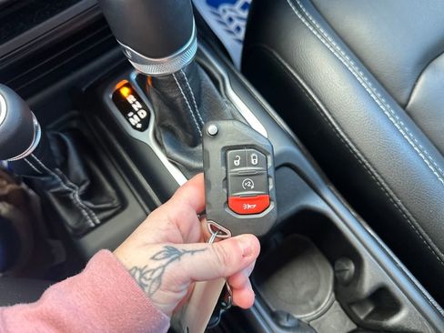 Used 2020 Jeep Wrangler Unlimited Sahara w/ LED Lighting Group image 27