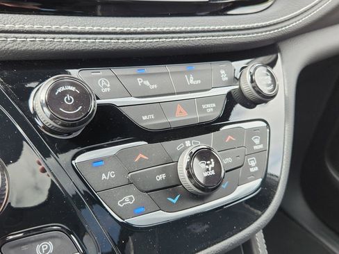 New 2026 Chrysler Pacifica Limited w/ S Appearance Package image 26