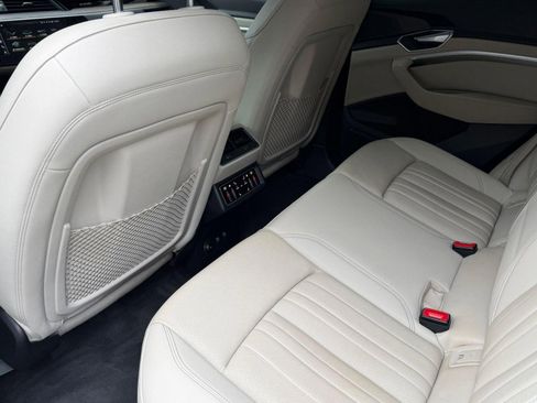 Used 2021 Audi e-tron Premium Plus w/ Premium Plus Package image 19